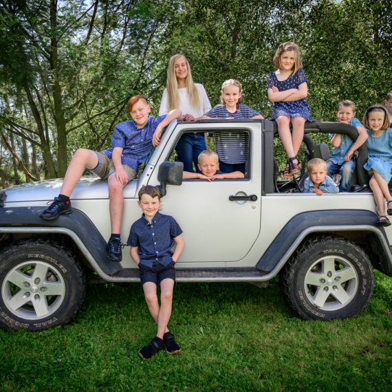 Art United | Pam Vincent Photography | Family Photo-shoot 'Kids on the Jeep'