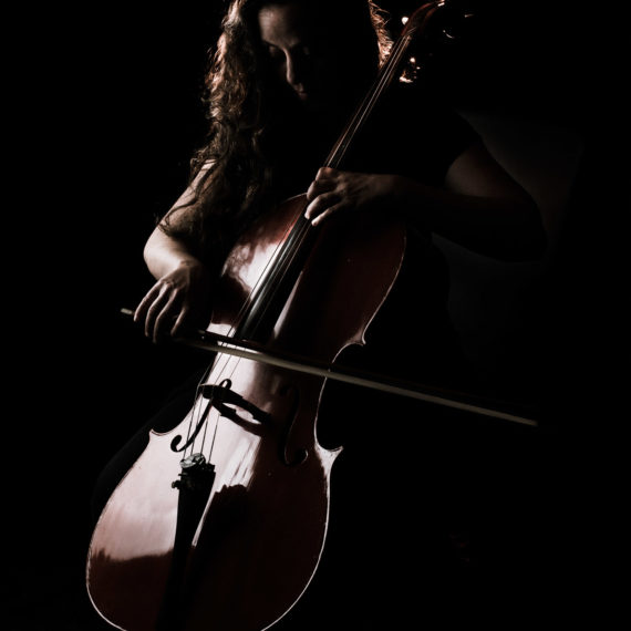Art United | Pam Vincent Photography | Studio Photo-shoot | Lady playing Cello